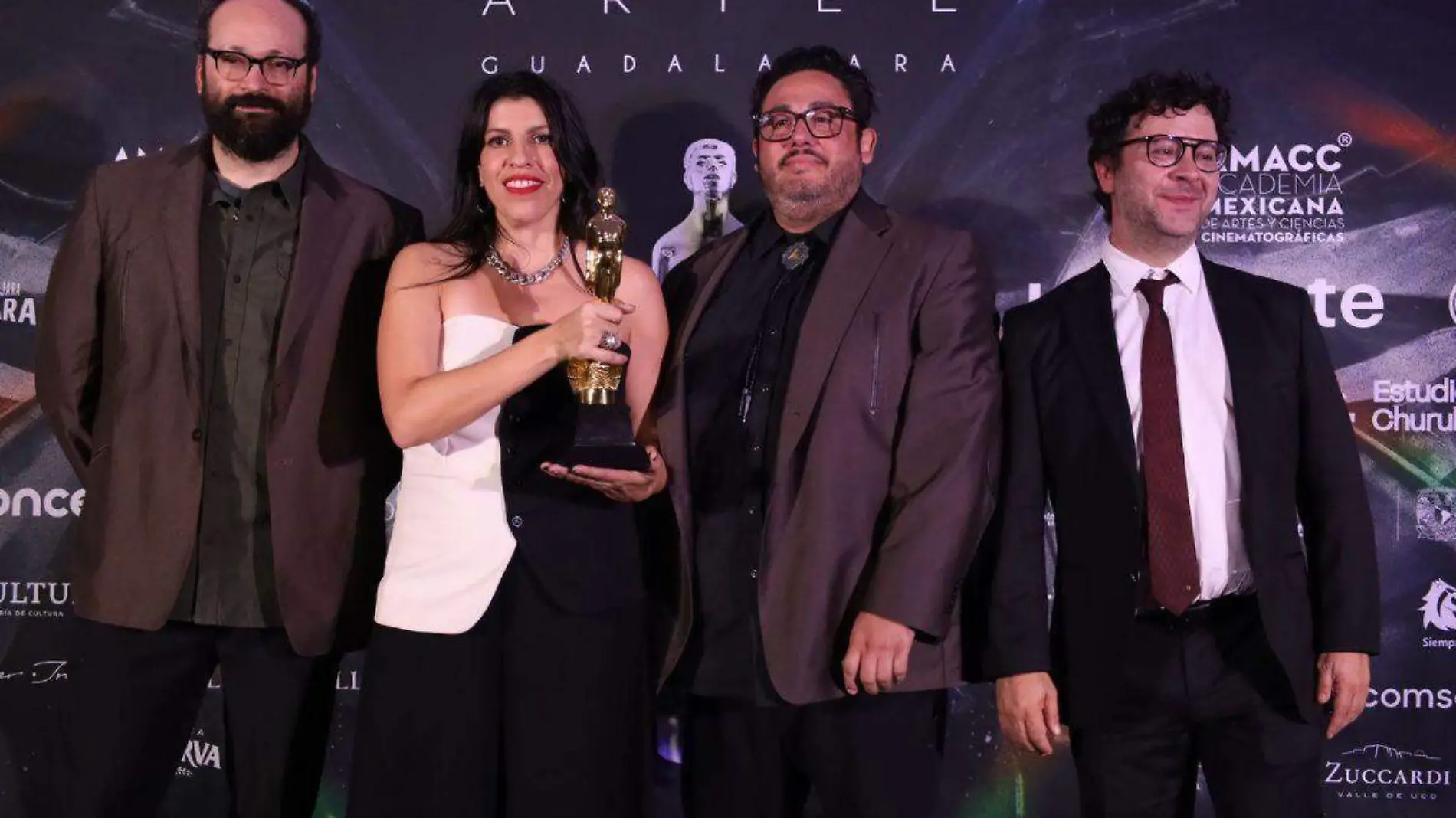 Premios Ariel_Alejandra Marquez con su equipo